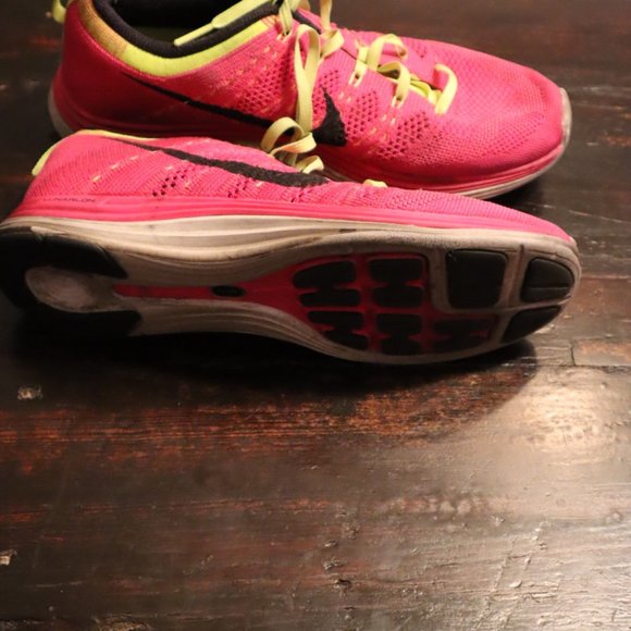 Nike shoes - Picture 2 of 4